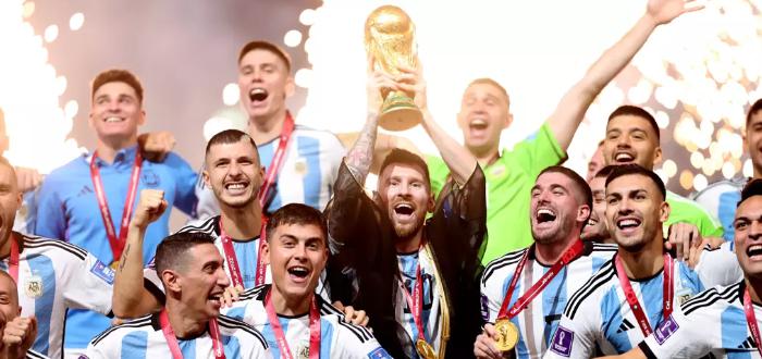 Picture of the Argentina national team winning the final 1st place in the 2022 World Cup.