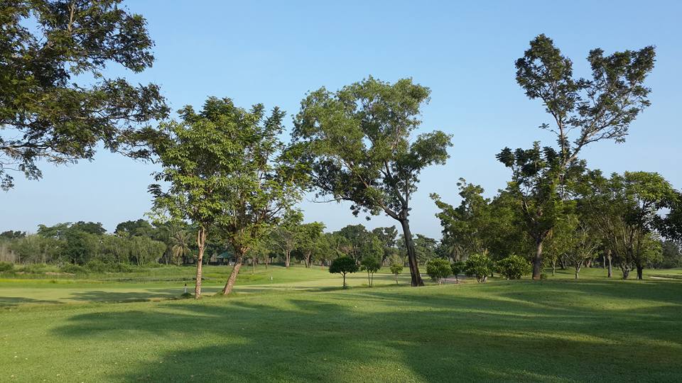  Mueang Ake Wangnoi Golf Course(สนามกอล์ฟ เมืองเอก วังน้อย) 