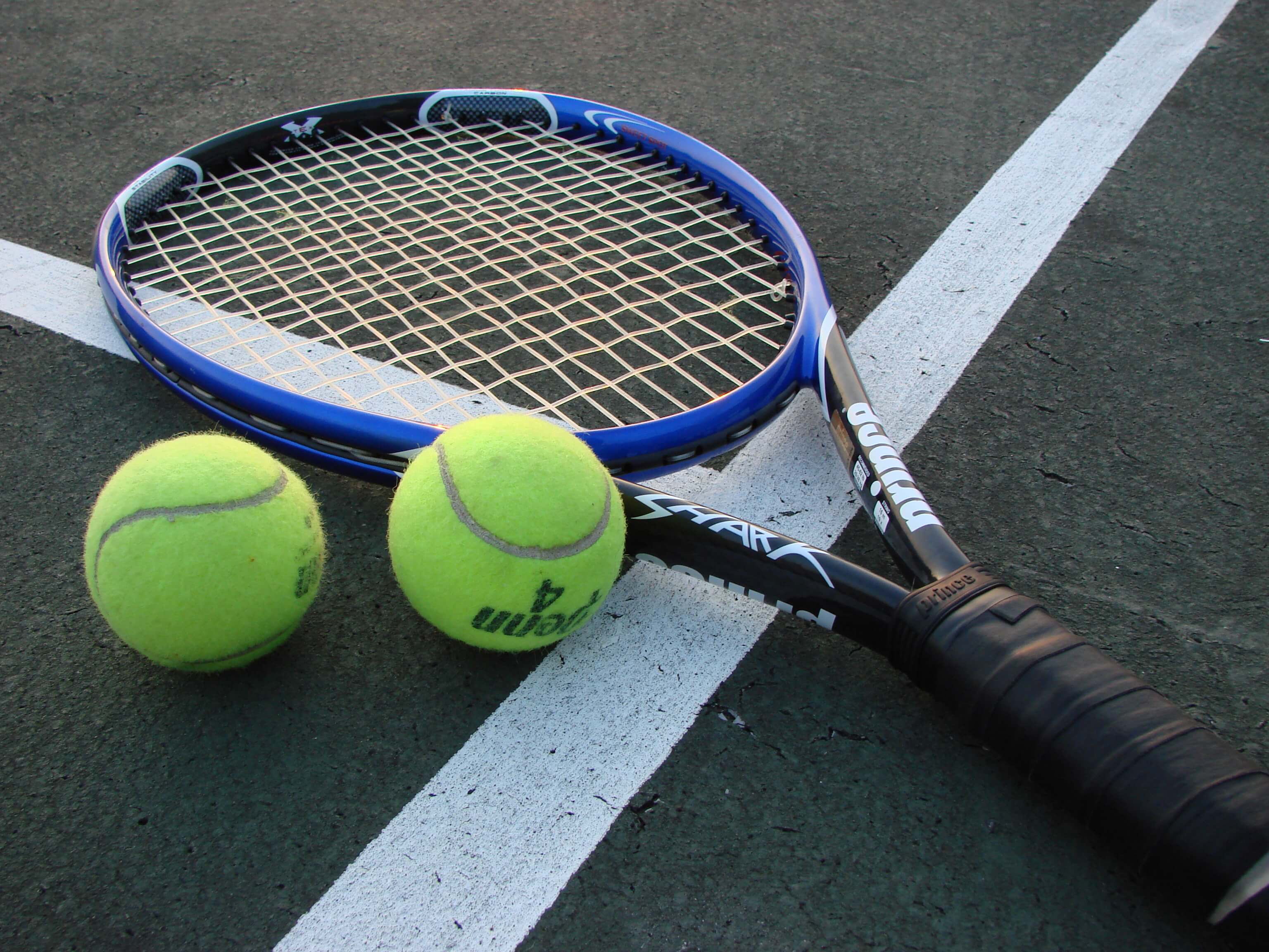 Tennis racket/raquet (เทนนิส แร็คเก็ต/แร็คเก็ต)