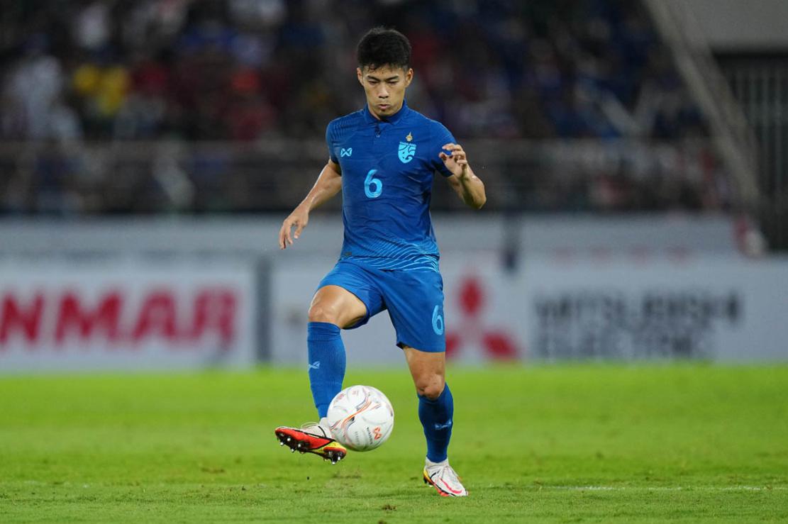 Sarach Yuyen on behalf of the Thailand national team